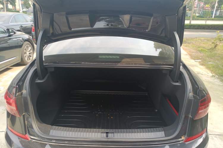 Used Volkswagen Passat 2019 330TSI Luxury Edition China VI Standard
