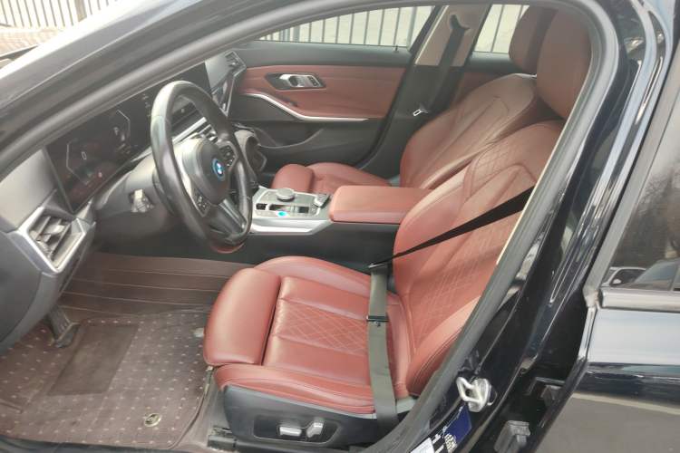 Used BMW i3 2023 eDrive 40 L Midnight Sports Package
