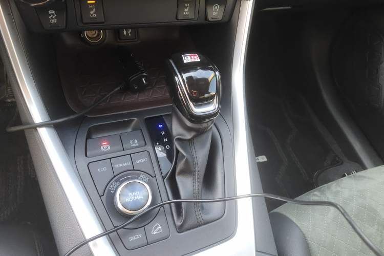 Used Toyota RAV4 2022 2.0L CVT Four-Wheel Drive Premium Edition