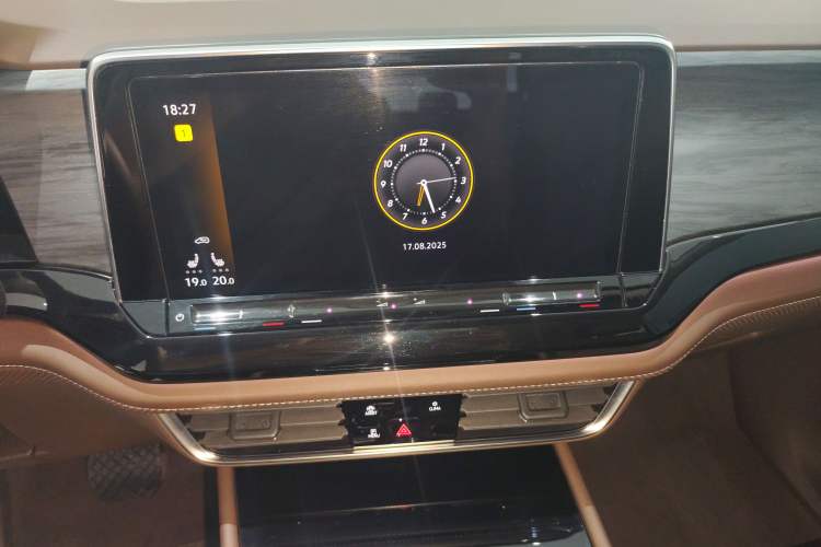 Used Volkswagen Viloran 2024 330TSI Luxury Edition
