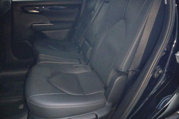 Used Toyota Highlander 2024 2.5L Smart Electric Hybrid Dual-Motor Two-Wheel Drive Luxury Version 7 Seats
