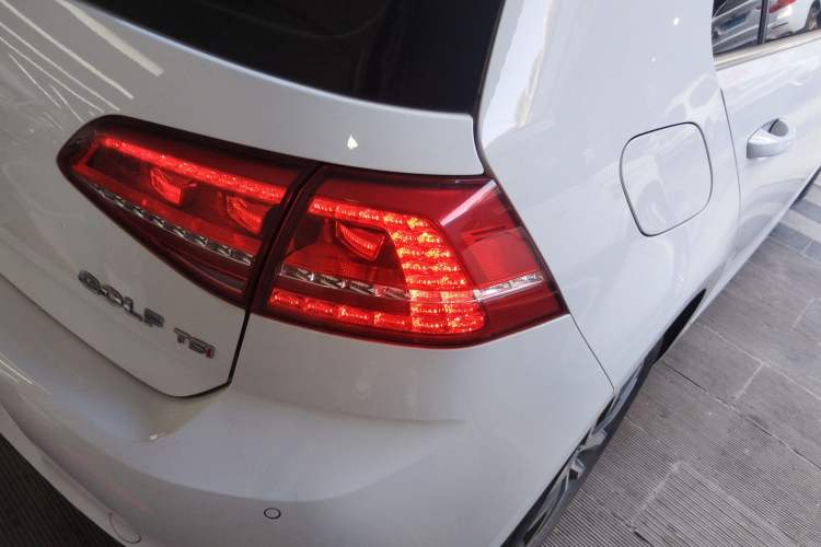 Used Volkswagen Golf 2016 230TSI Automatic Luxury Version
