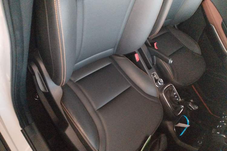 Used Dongfeng Aeolus AX4 2017 1.6L DCT Trendy Style
