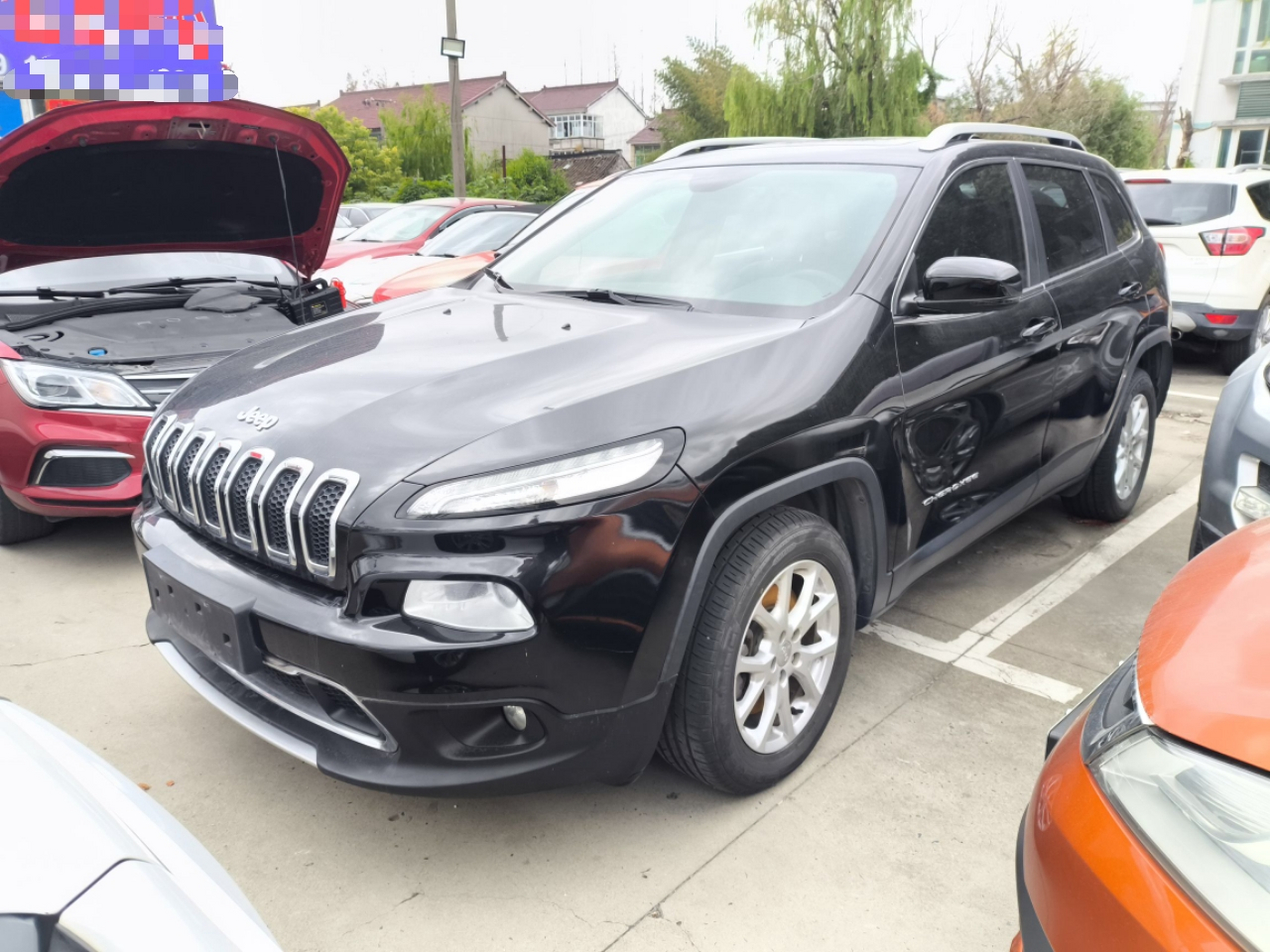 Под передней частью автомобиля