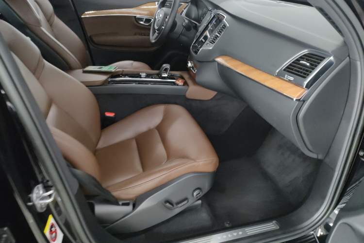 Used Volvo XC90 2022 B5 SmartDrive Luxury Edition 7 Seats
