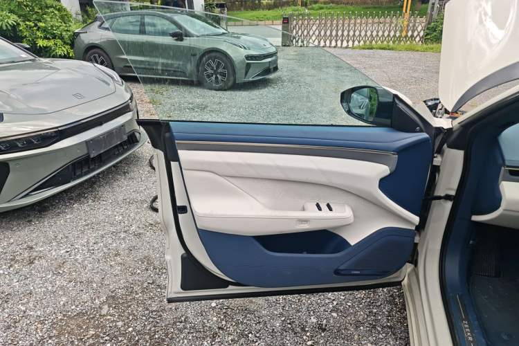 Used Zeekr 001 2025 WE Edition 100 kWh Rear-Wheel Drive
