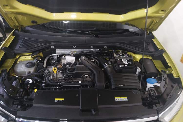 Used Volkswagen T-ROC 2023 300TSI DSG Two-Wheel Drive Starlight Edition
