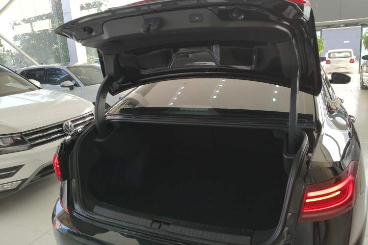 Used Volkswagen Passat 2023 Facelift 330TSI Luxury Edition