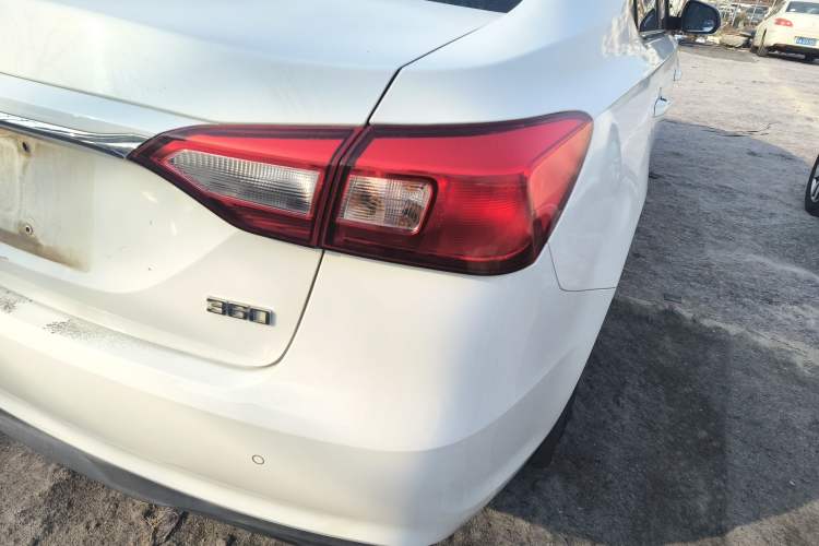 Used Roewe 360 2015 1.5L manual luxury edition