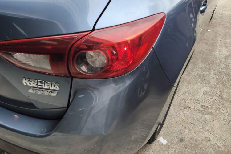 Used Mazda Mazda 3 Axela 2014 Hatchback 1.5L Automatic Luxury Model
