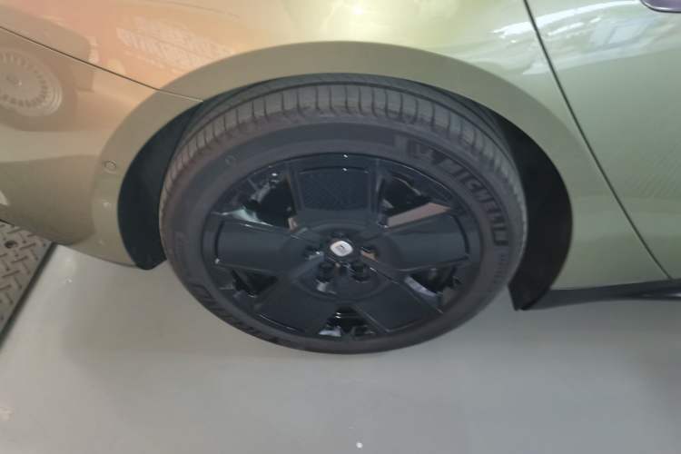 Used  SU7 2024 Rear-Drive Ultra-Long Range Advanced Pro-Level Intelligent Driving Version
