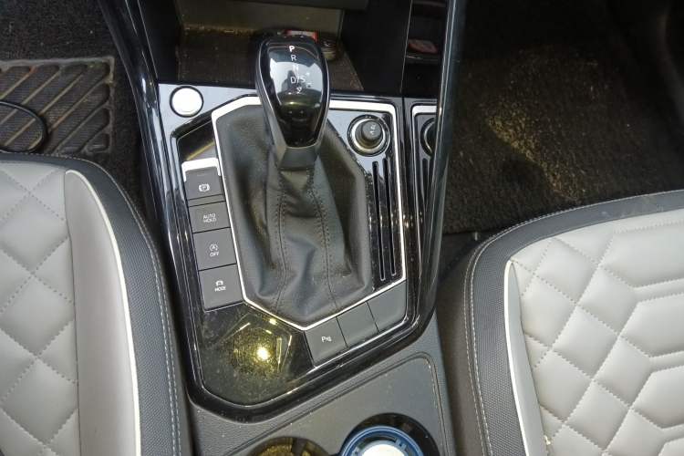 Used Volkswagen Tayron 2023 300TSI Two-Wheel-Drive Luxury Plus Advanced Edition
