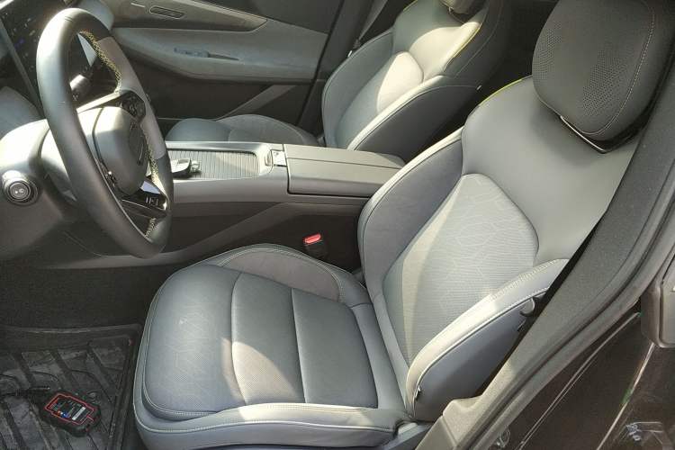 Used Lynk & Co 08 EM-P 2023 120km Long-Range Pro