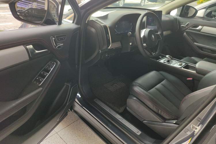 Used BYD Tang New Energy 2018 DM 2.0T All-Wheel Drive Smart Connectivity Luxury Model 7 Seats China V Emission Standard