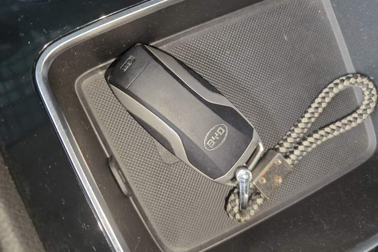 Used BYD Tang New Energy 2019 DM 2.0T All-Wheel Drive Smart Connectivity Enjoyment Model 7 Seats China VI Standard
