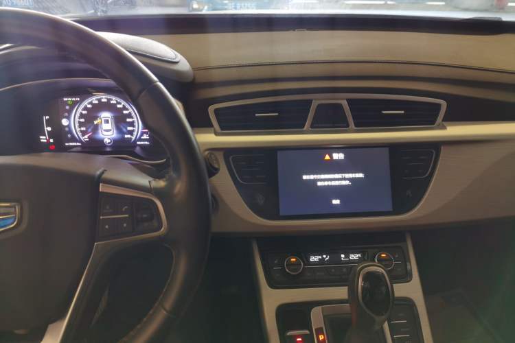 Used Geely Auto Emgrand X7 Sport 2018 1.8TD Automatic Two-Wheel Drive ZhiZun Model with 4G Connectivity
