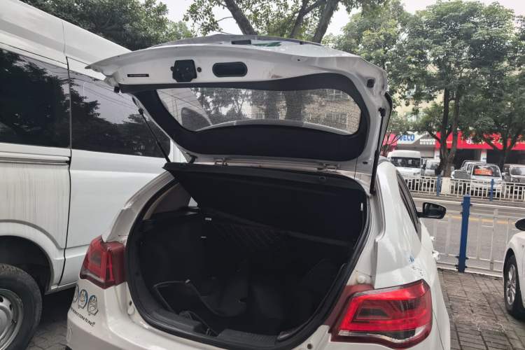 Used Geely Auto Emgrand 2017 Hatchback RS Million Edition 1.5L CVT Upward Version
