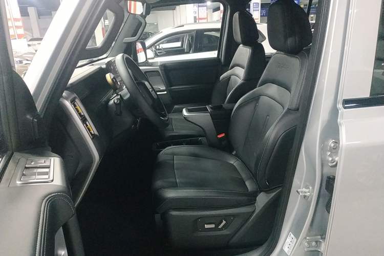 Used  V23 2025 501 Four-Wheel Drive Advanced Version
