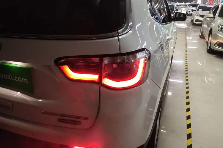 Used  Compass 2017 200T Automatic Family Edition
