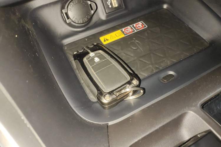 Used Toyota RAV4 2023 2.0L CVT Two-Wheel Drive 20th Anniversary Platinum Edition