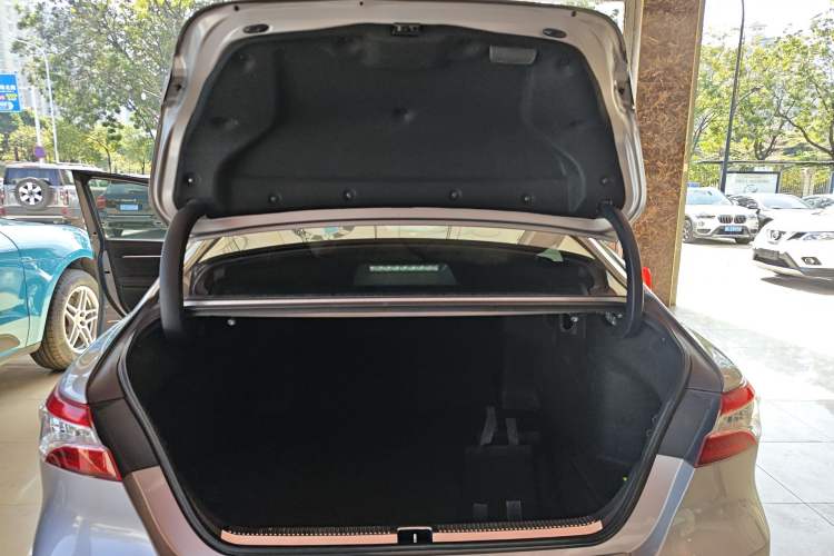 Used Toyota Camry 2021 2.0G Luxury Edition
