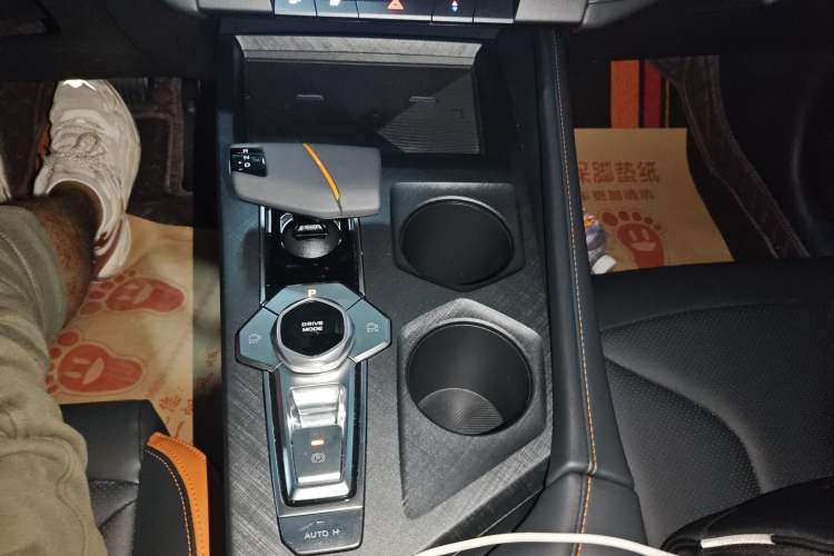 Used Changan UNI-V 2024 1.5T High-Energy Version
