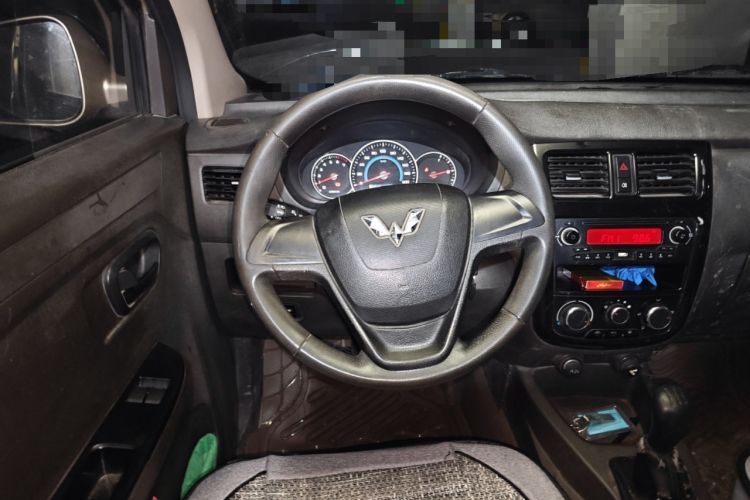 Used Wuling Rongguang V 2016 1.5L Standard Version
