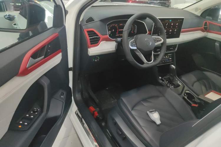 Used Volkswagen Tharu 2024 300TSI Two-Wheel-Drive Moon Luxury Edition
