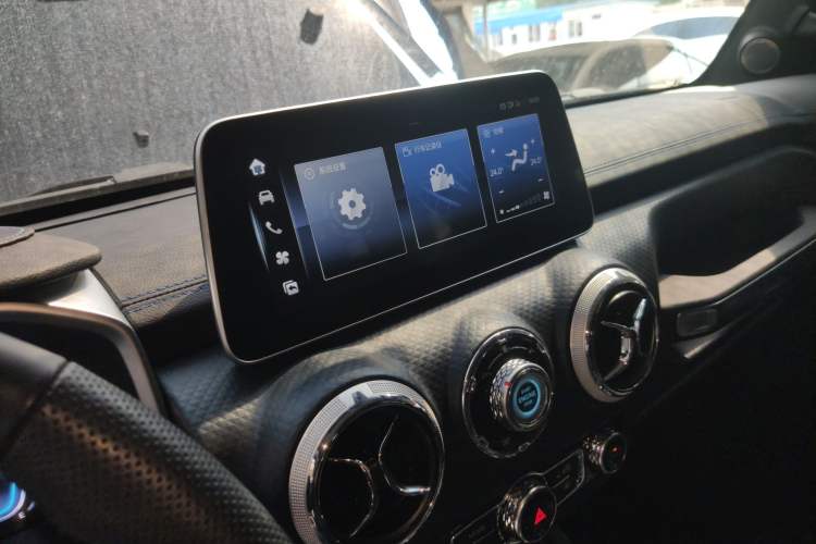 Used  BJ40 2023 2.0T Automatic Four-Wheel Drive Urban Hunter Edition Prestige Version
