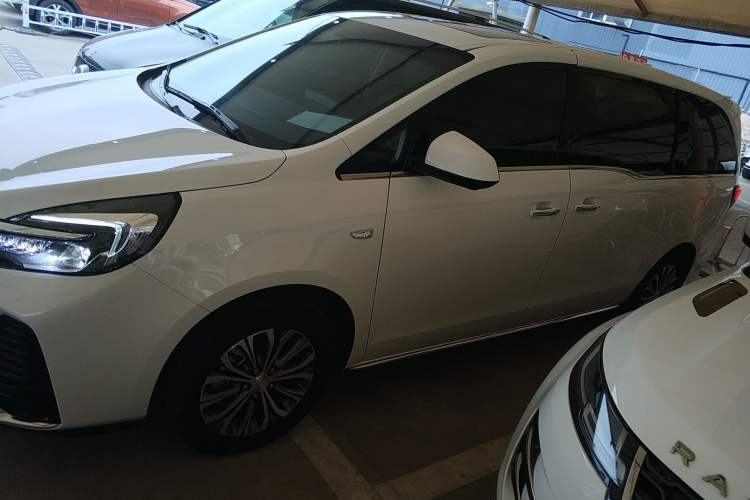 Used Buick GL8 2023 Facelifted Land Cruiser Executive Luxury Version
