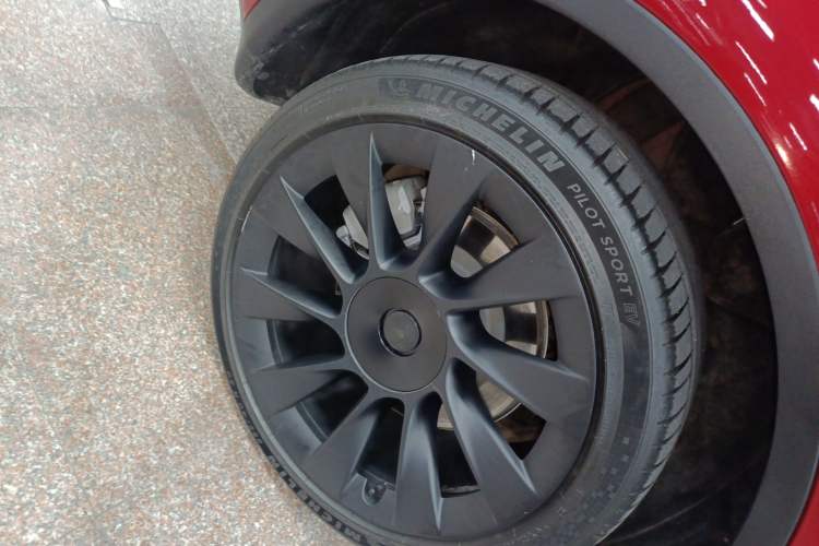 Used Tesla Model Y 2021 Long-Range All-Wheel-Drive Version
