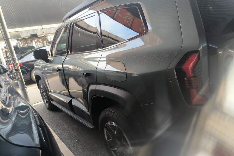 Used  G318 2024 Four-Wheel-Drive Air Suspension Model