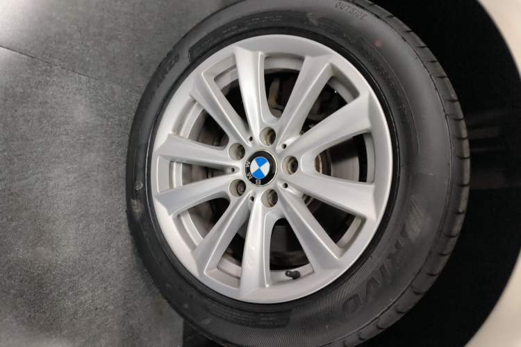 Used BMW 5 Series 2014 520Li Elegant Model
