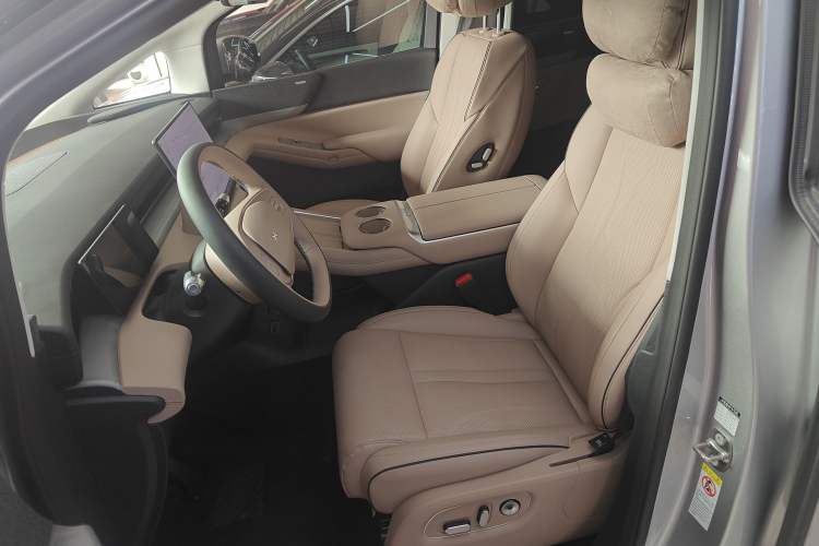 Used XPeng X9 2024 640 All-Wheel Drive High-Performance Max
