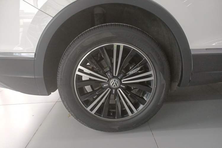 Used Volkswagen Tiguan L 2017 380TSI Automatic All-Wheel-Drive Luxury Edition
