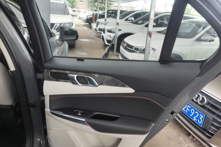 Used Lynk & Co 02 2019 1.5T DCT Two-Wheel Drive Zhaoban Version China VI Standard
