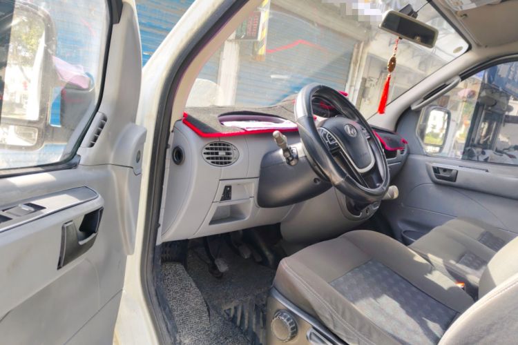 Used SAIC MAXUS Xintu V80 2018 2.5T 6-Speed Manual Aoyuntong Short Wheelbase Mid-Height 5-6 Seater
