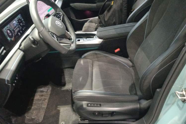 Used Volkswagen Passat 2025 Pro 380TSI Starry Dragon Luxury Edition
