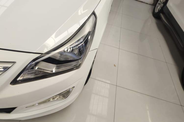 Used Hyundai Verna Ray 2016 1.4L Automatic Leading-Edge GLX