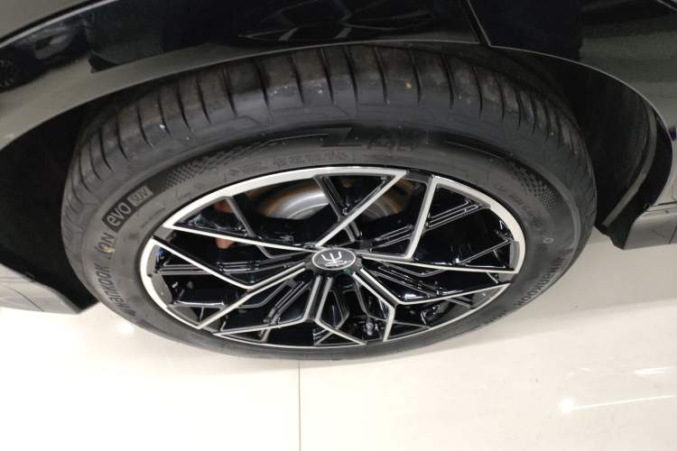 Used BYD Song L EV 2025 Intelligent Driving Version 602 km Range LiDAR-equipped All-Wheel-Drive Type