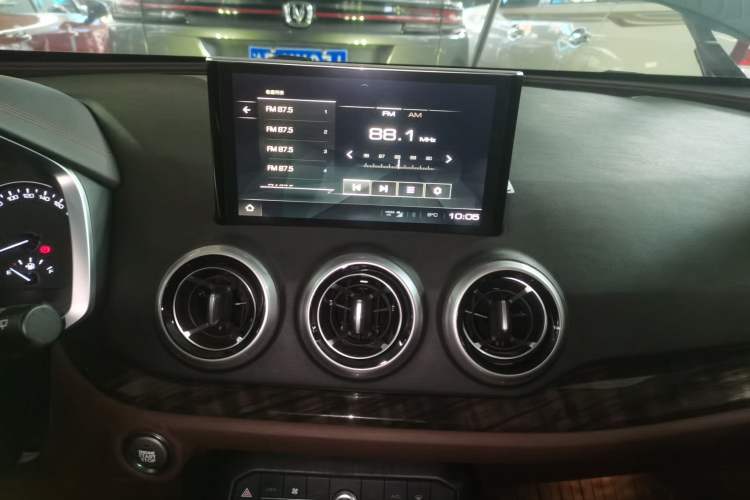 Used Wey VV5 2019 1.5T Two-Wheel Drive Color Pioneer
