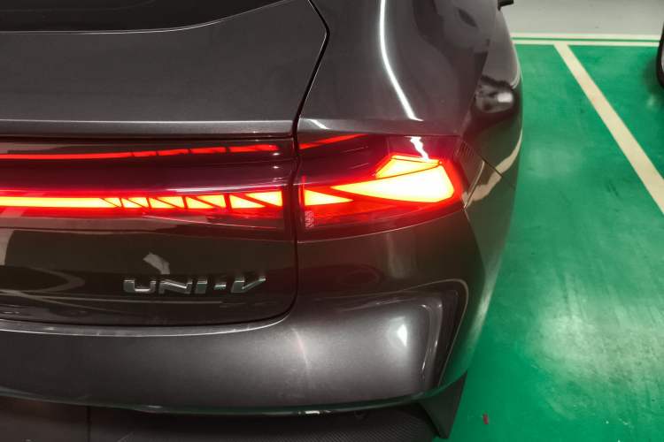 Used Changan UNI-V 2022 1.5T Prestige Version
