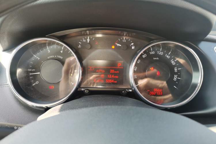 Used Peugeot 3008 2015 2.0L Automatic Classic Edition
