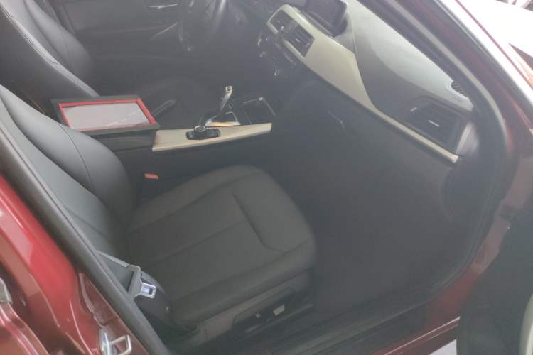 Used BMW 3 Series 2015 316Li Fashion Model
