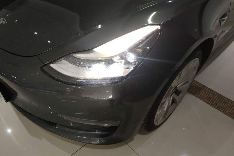 Used Tesla Model 3 2019 Long-Range All-Wheel-Drive Version
