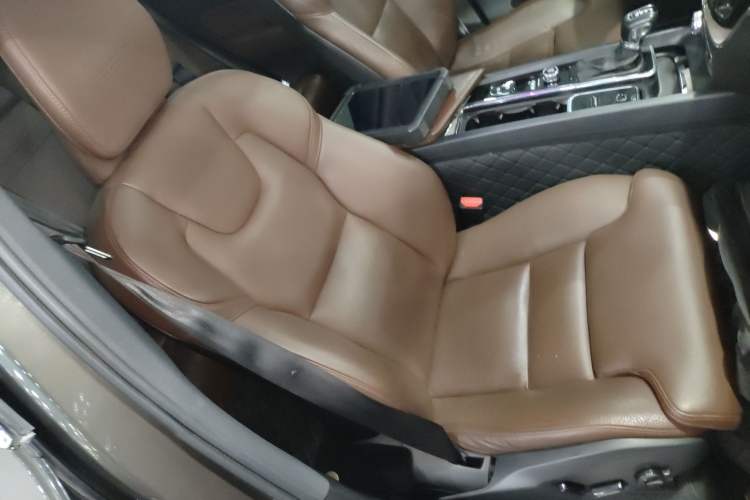 Used Volvo XC60 2019 T5 4x4 Zhiya Luxury Edition China V Standard
