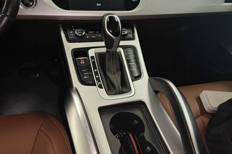 Used Geely Auto Emgrand X7 Sport 2016 1.8TD Automatic ZhiZun Version
