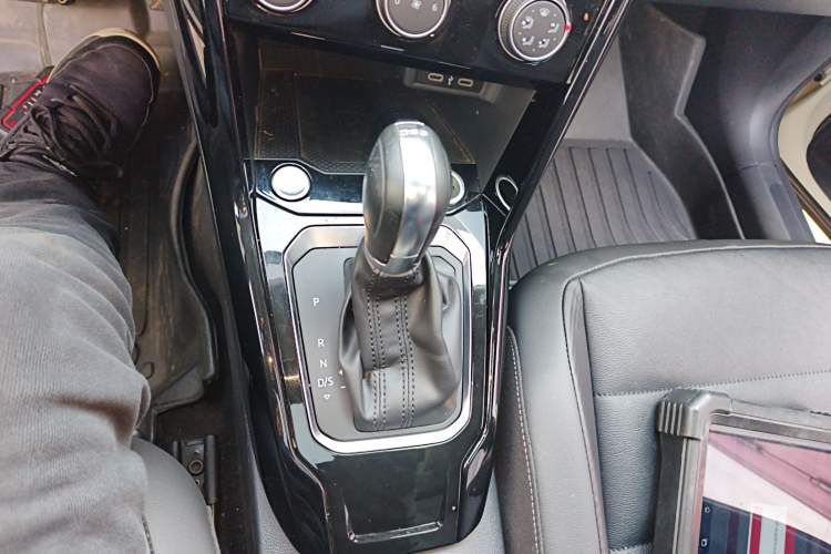 Used Volkswagen T-ROC 2021 280TSI DSG Two-Wheel Drive Comfort Connect Edition