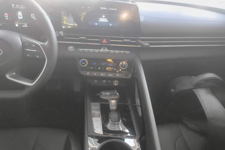 Used Hyundai Elantra 2023 1.5L CVT LUX Prestige Edition