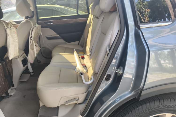 Used GAC Trumpchi GS8 2017 320T Two-Wheel Drive Luxury Smart Connectivity Version (7 Seats)
